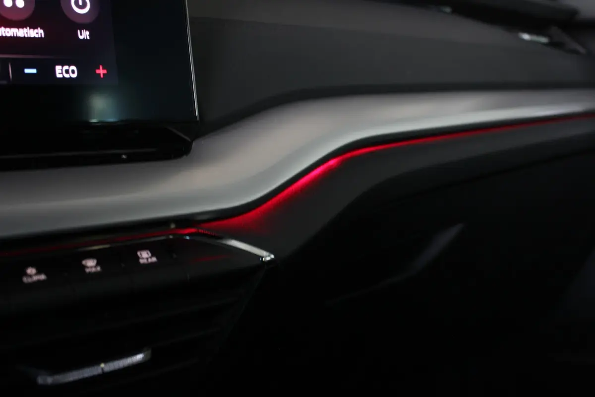 1.4 TSI iV PHEV Business Edition Trekhaak | Carplay | Stoelverw. | Camera | Navi | Bluetooth | 18” LMV | PDC V+A