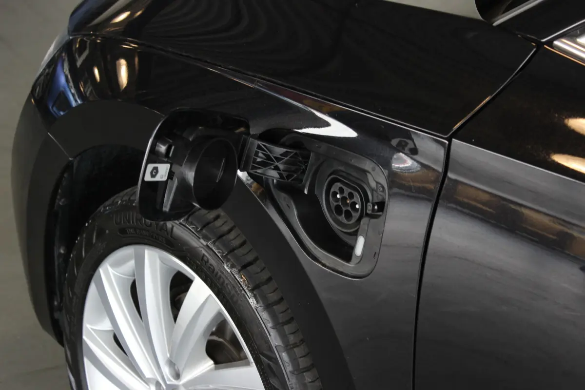 1.4 TSI iV PHEV Business Edition Trekhaak | Carplay | Stoelverw. | Camera | Navi | Bluetooth | 18” LMV | PDC V+A