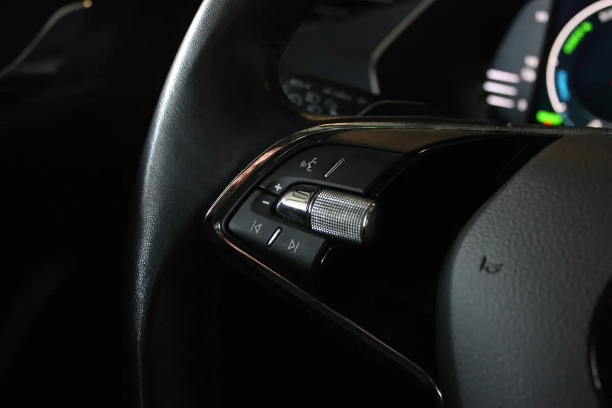 1.4 TSI iV PHEV Business Edition Trekhaak | Carplay | Stoelverw. | Camera | Navi | Bluetooth | 18” LMV | PDC V+A