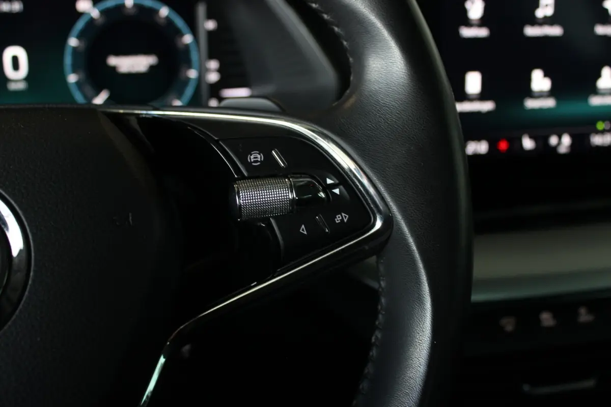 1.4 TSI iV PHEV Business Edition Trekhaak | Carplay | Stoelverw. | Camera | Navi | Bluetooth | 18” LMV | PDC V+A