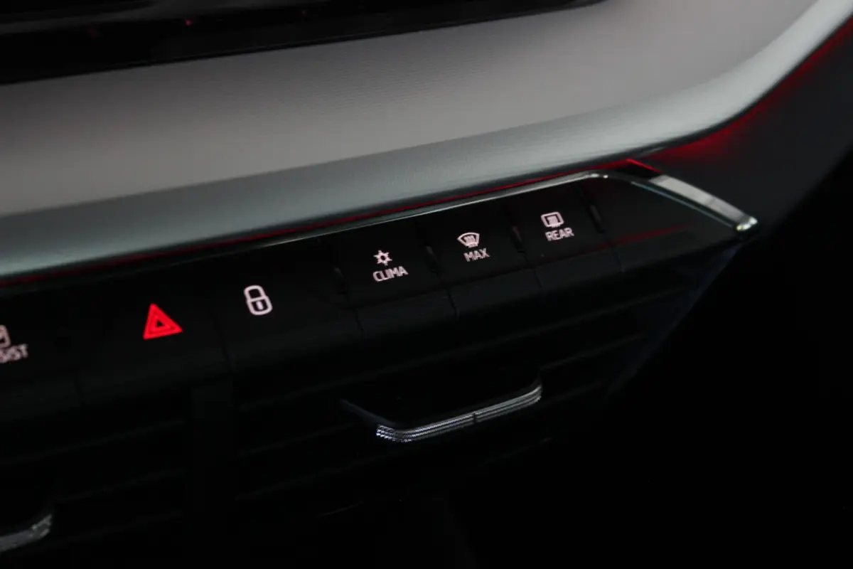 1.4 TSI iV PHEV Business Edition Trekhaak | Carplay | Stoelverw. | Camera | Navi | Bluetooth | 18” LMV | PDC V+A