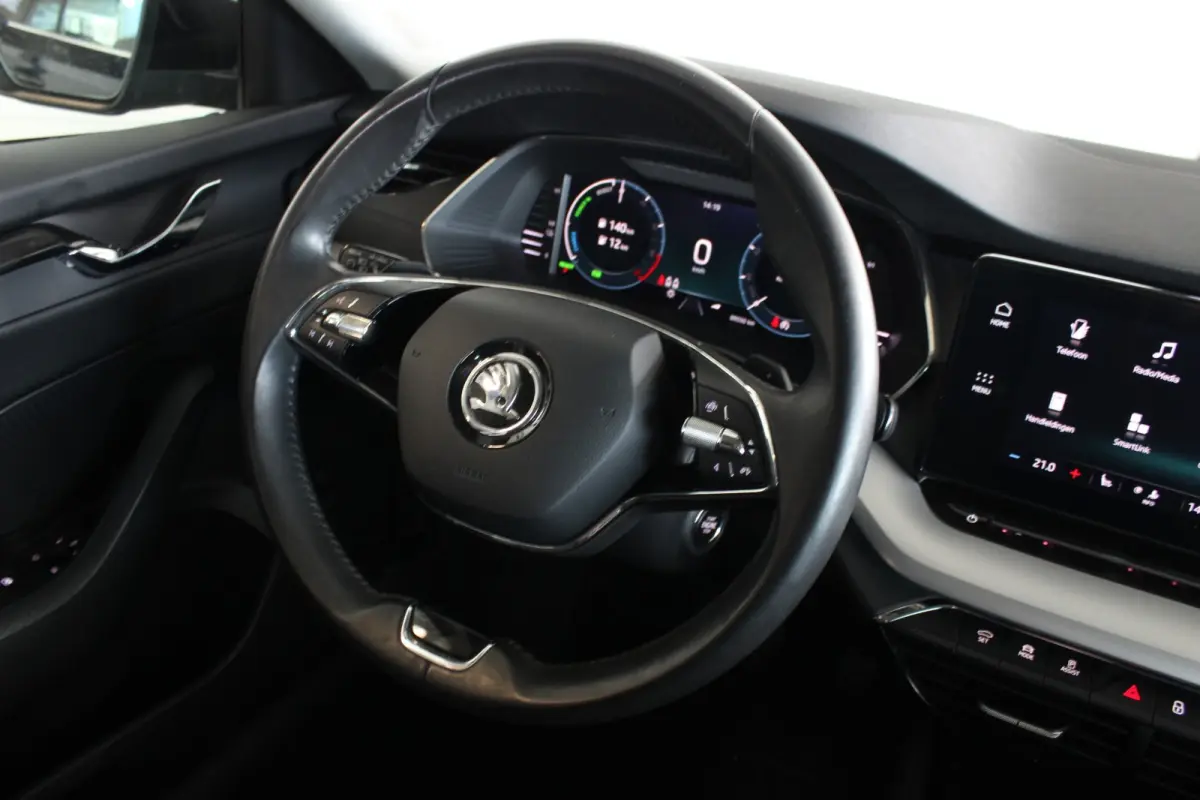 1.4 TSI iV PHEV Business Edition Trekhaak | Carplay | Stoelverw. | Camera | Navi | Bluetooth | 18” LMV | PDC V+A