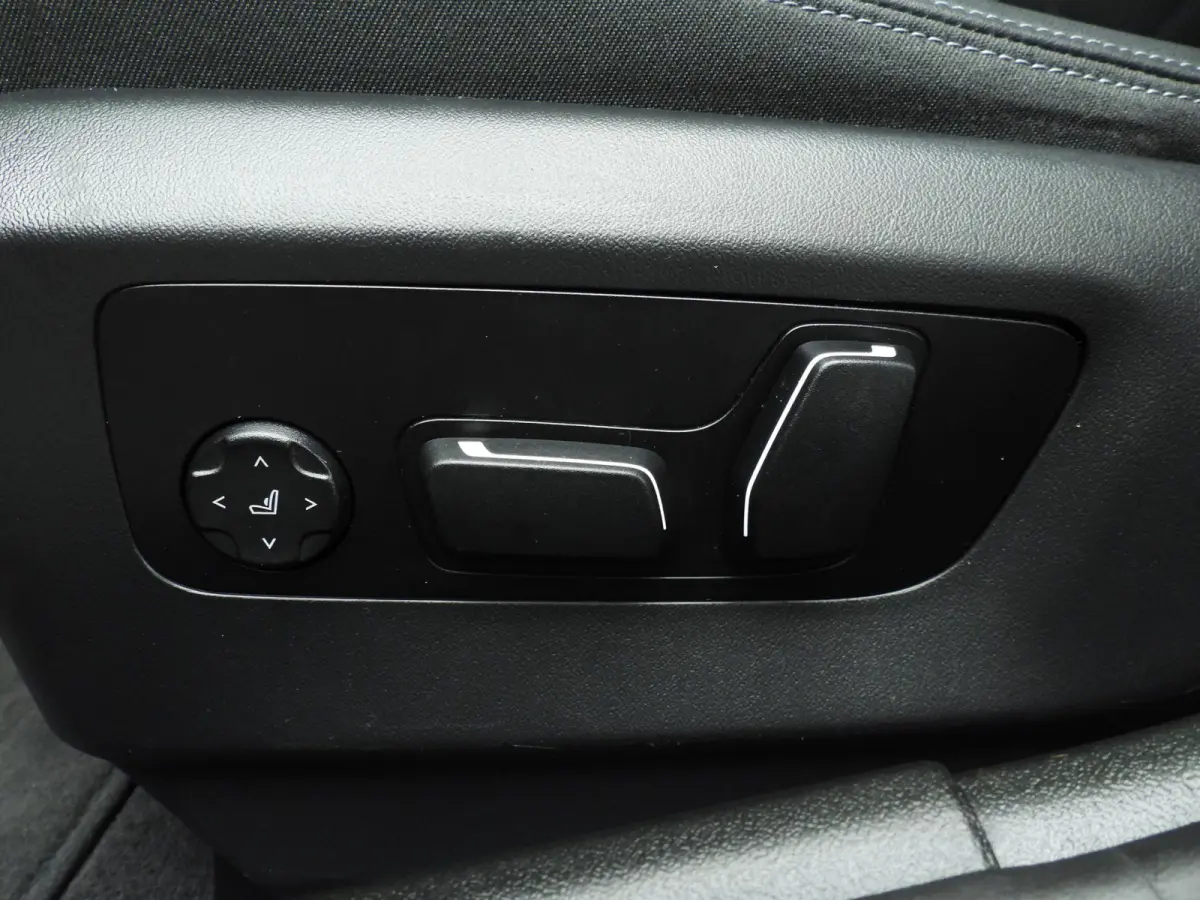 530e | M-Sportpakket | LED | HUD | SOH 98% | Active cruise | Panoramadak | Comfortzetels | DAB | Harman-kardon sound | Alu 21 inch