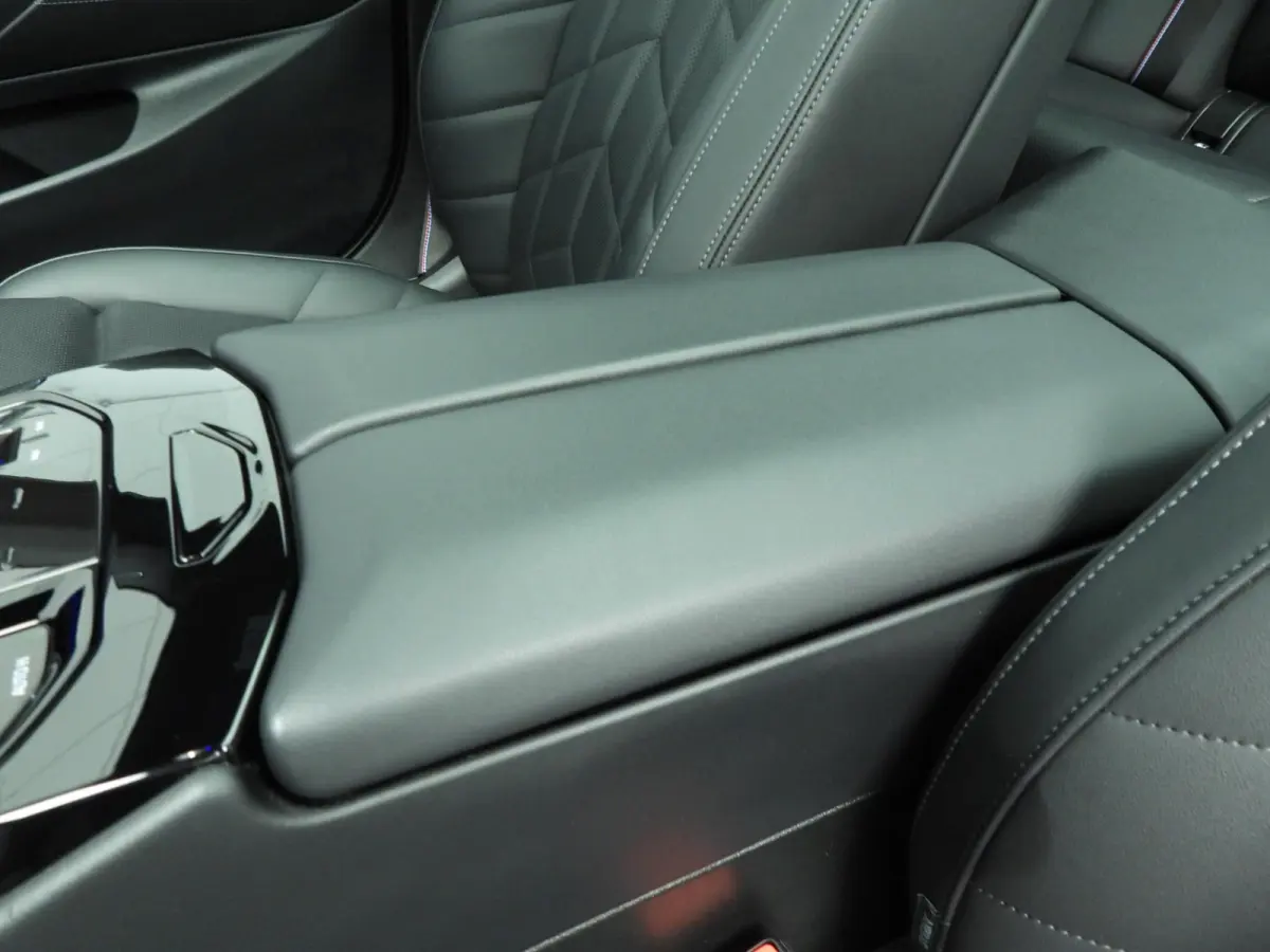 530e | M-Sportpakket | LED | HUD | SOH 98% | Active cruise | Panoramadak | Comfortzetels | DAB | Harman-kardon sound | Alu 21 inch