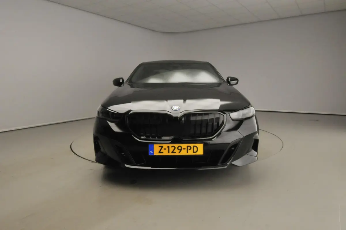 530e | M-Sportpakket | LED | HUD | SOH 98% | Active cruise | Panoramadak | Comfortzetels | DAB | Harman-kardon sound | Alu 21 inch