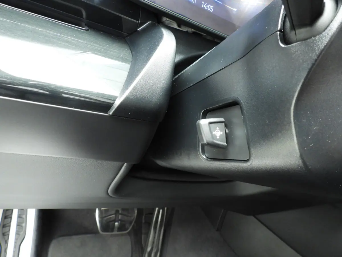 530e | M-Sportpakket | LED | HUD | SOH 98% | Active cruise | Panoramadak | Comfortzetels | DAB | Harman-kardon sound | Alu 21 inch