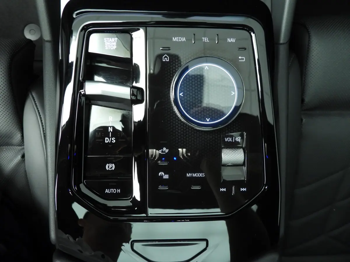 530e | M-Sportpakket | LED | HUD | SOH 98% | Active cruise | Panoramadak | Comfortzetels | DAB | Harman-kardon sound | Alu 21 inch