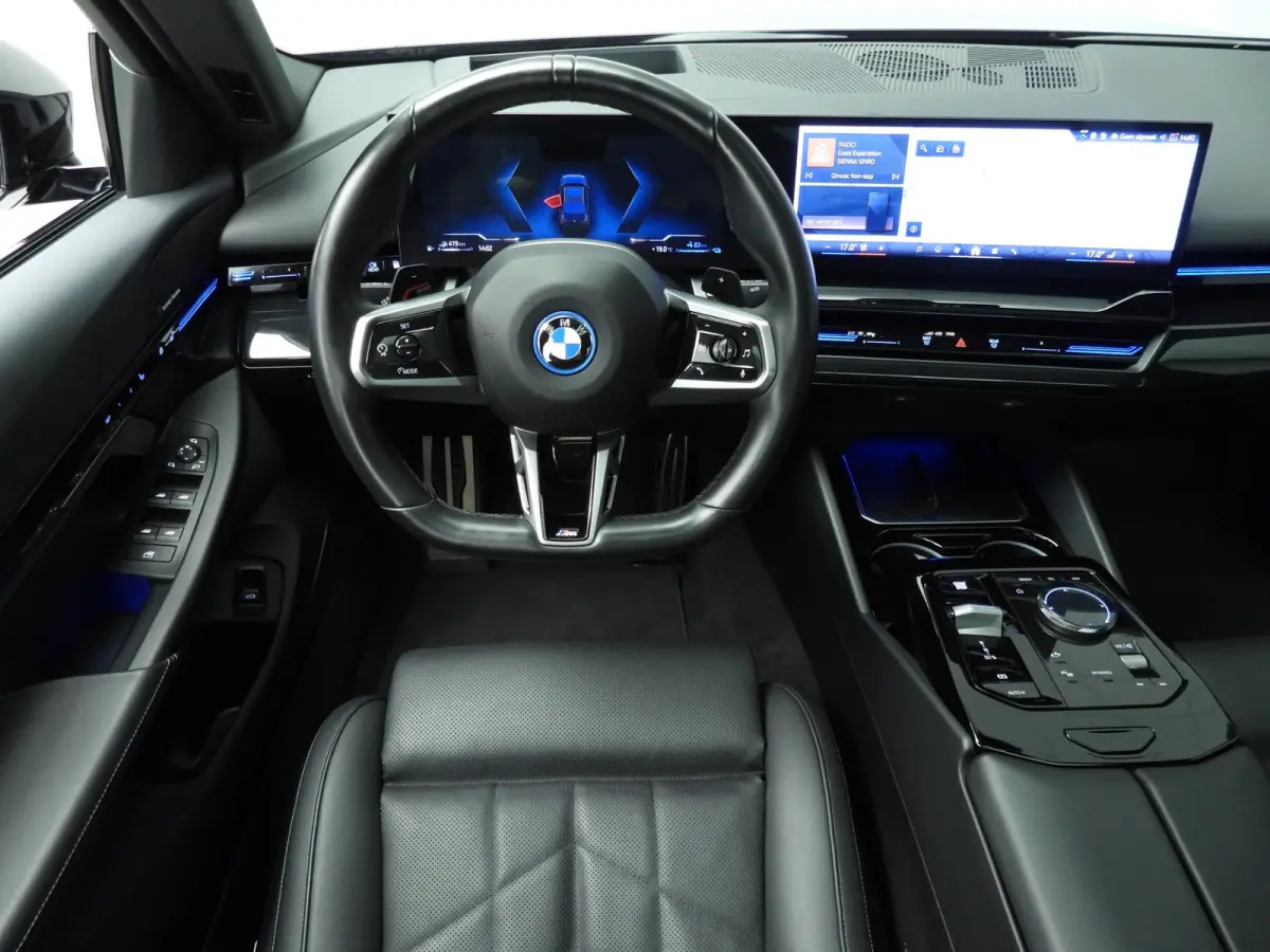 530e | M-Sportpakket | LED | HUD | SOH 98% | Active cruise | Panoramadak | Comfortzetels | DAB | Harman-kardon sound | Alu 21 inch
