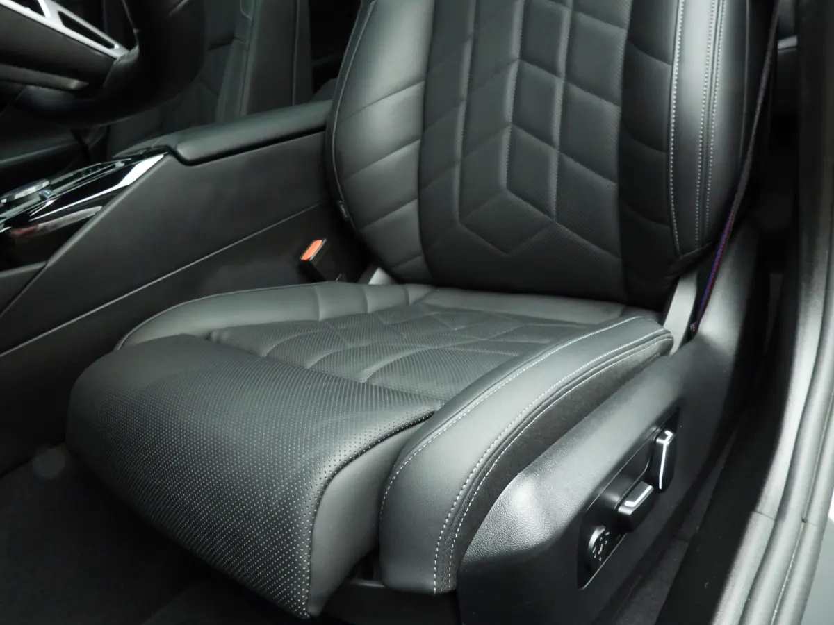 530e | M-Sportpakket | LED | HUD | SOH 98% | Active cruise | Panoramadak | Comfortzetels | DAB | Harman-kardon sound | Alu 21 inch