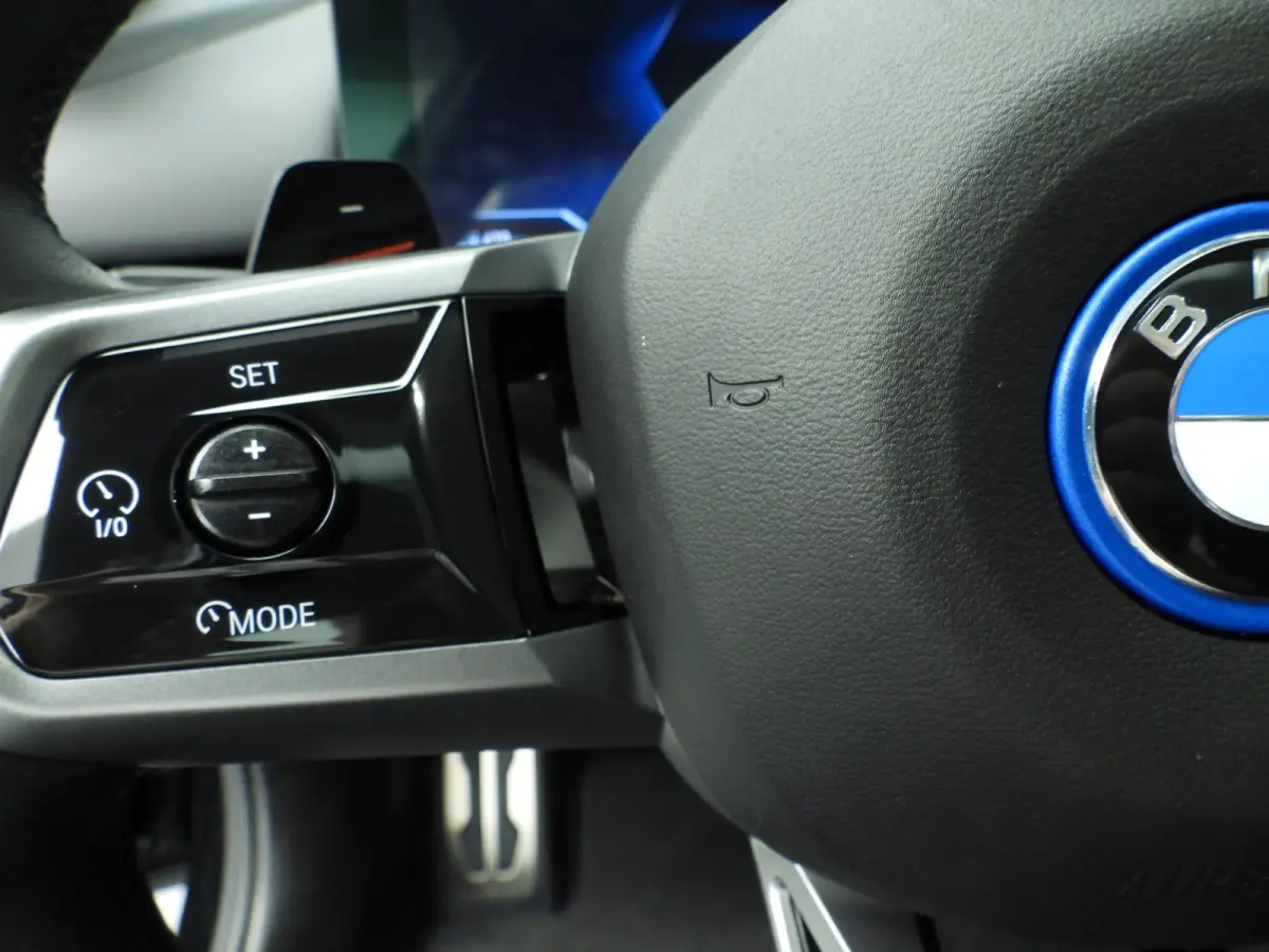 530e | M-Sportpakket | LED | HUD | SOH 98% | Active cruise | Panoramadak | Comfortzetels | DAB | Harman-kardon sound | Alu 21 inch
