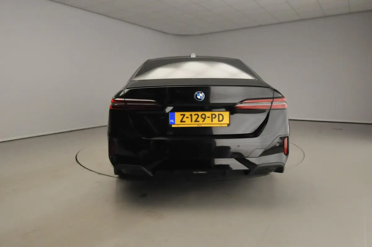 530e | M-Sportpakket | LED | HUD | SOH 98% | Active cruise | Panoramadak | Comfortzetels | DAB | Harman-kardon sound | Alu 21 inch