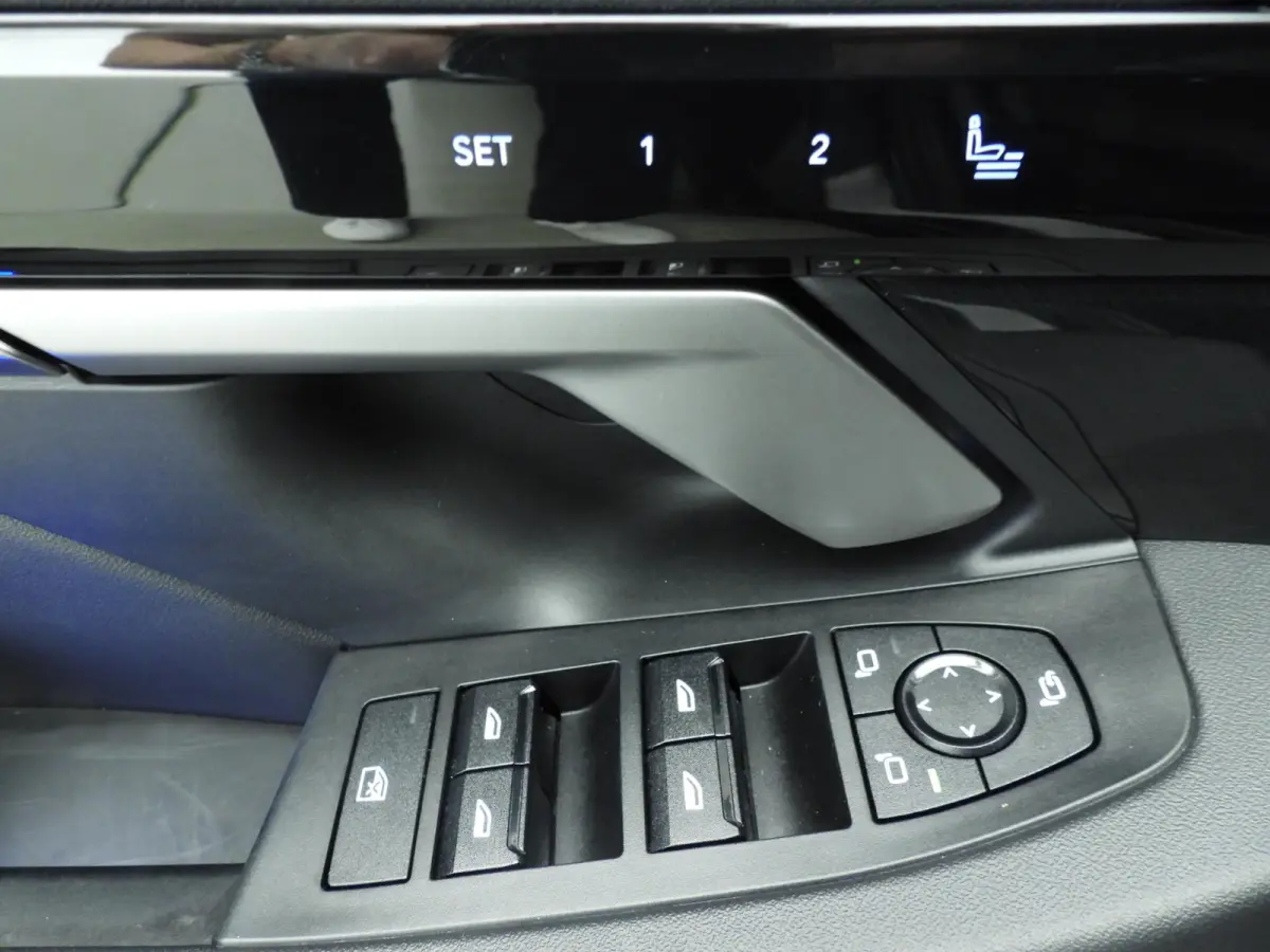 530e | M-Sportpakket | LED | HUD | SOH 98% | Active cruise | Panoramadak | Comfortzetels | DAB | Harman-kardon sound | Alu 21 inch
