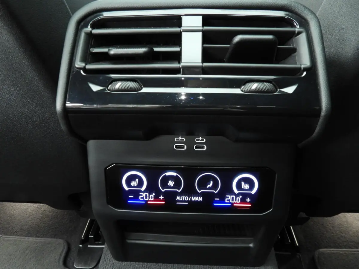 530e | M-Sportpakket | LED | HUD | SOH 98% | Active cruise | Panoramadak | Comfortzetels | DAB | Harman-kardon sound | Alu 21 inch