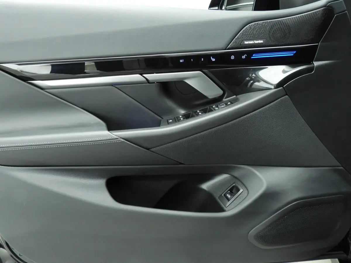530e | M-Sportpakket | LED | HUD | SOH 98% | Active cruise | Panoramadak | Comfortzetels | DAB | Harman-kardon sound | Alu 21 inch