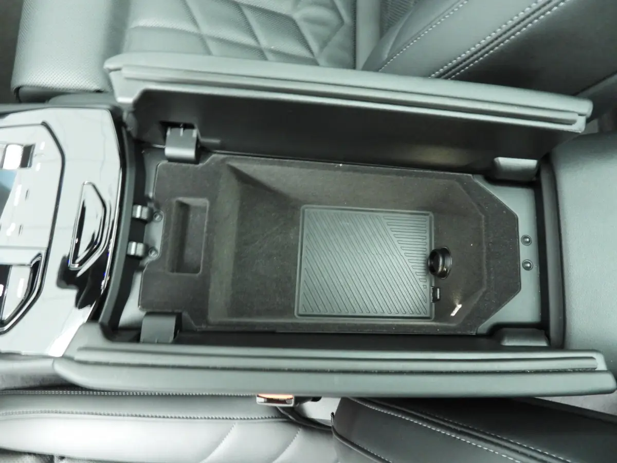 530e | M-Sportpakket | LED | HUD | SOH 98% | Active cruise | Panoramadak | Comfortzetels | DAB | Harman-kardon sound | Alu 21 inch