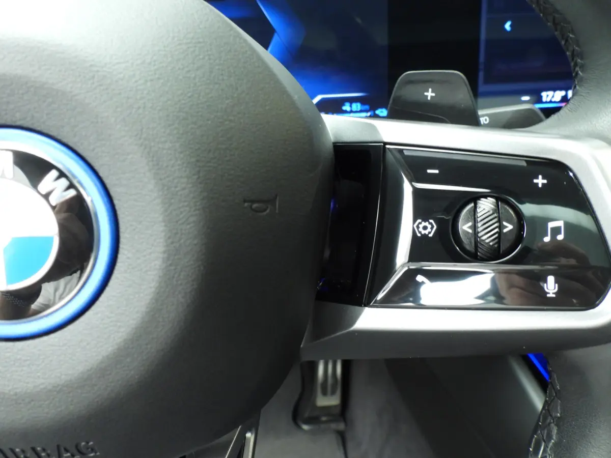 530e | M-Sportpakket | LED | HUD | SOH 98% | Active cruise | Panoramadak | Comfortzetels | DAB | Harman-kardon sound | Alu 21 inch
