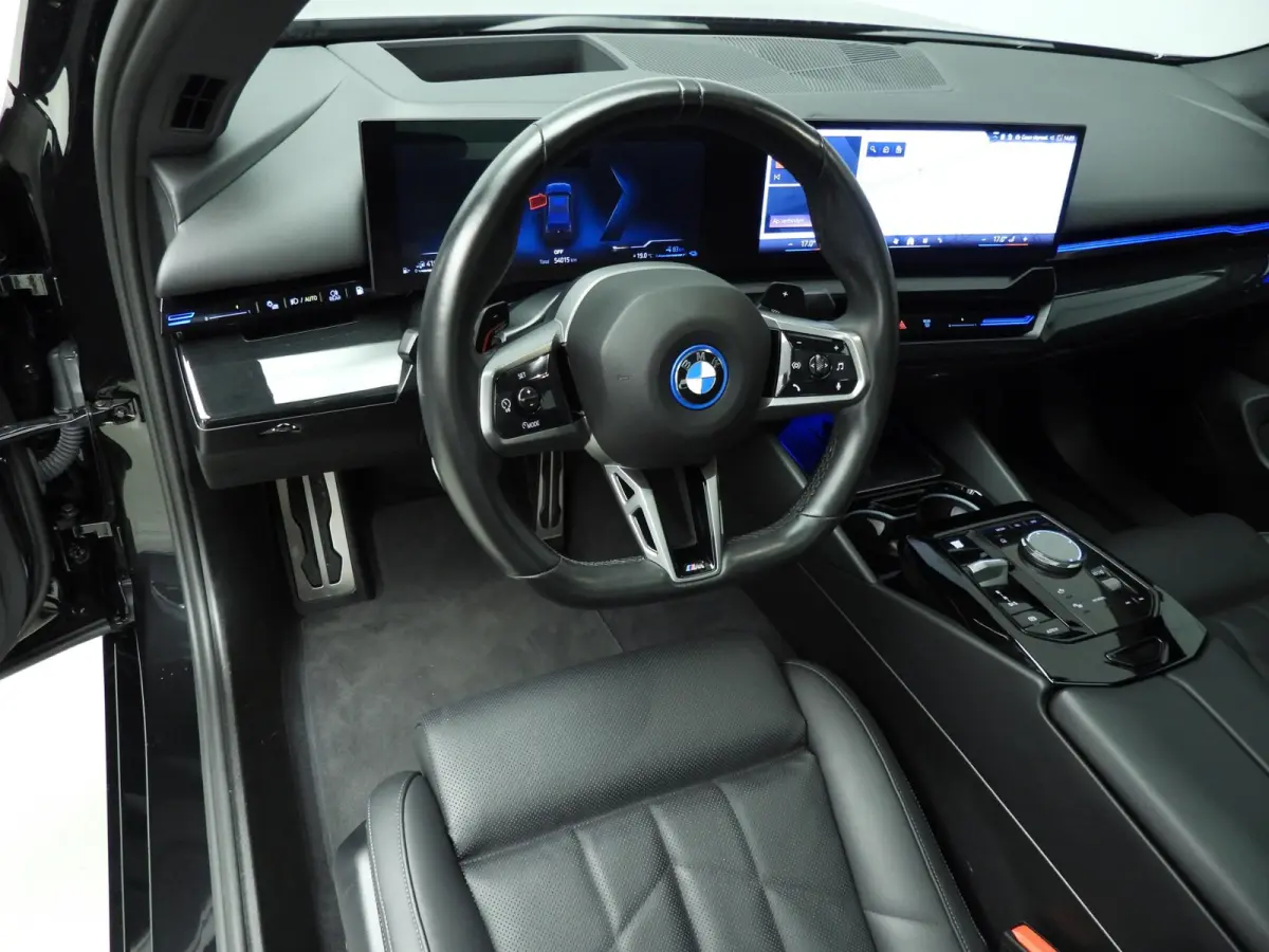 530e | M-Sportpakket | LED | HUD | SOH 98% | Active cruise | Panoramadak | Comfortzetels | DAB | Harman-kardon sound | Alu 21 inch