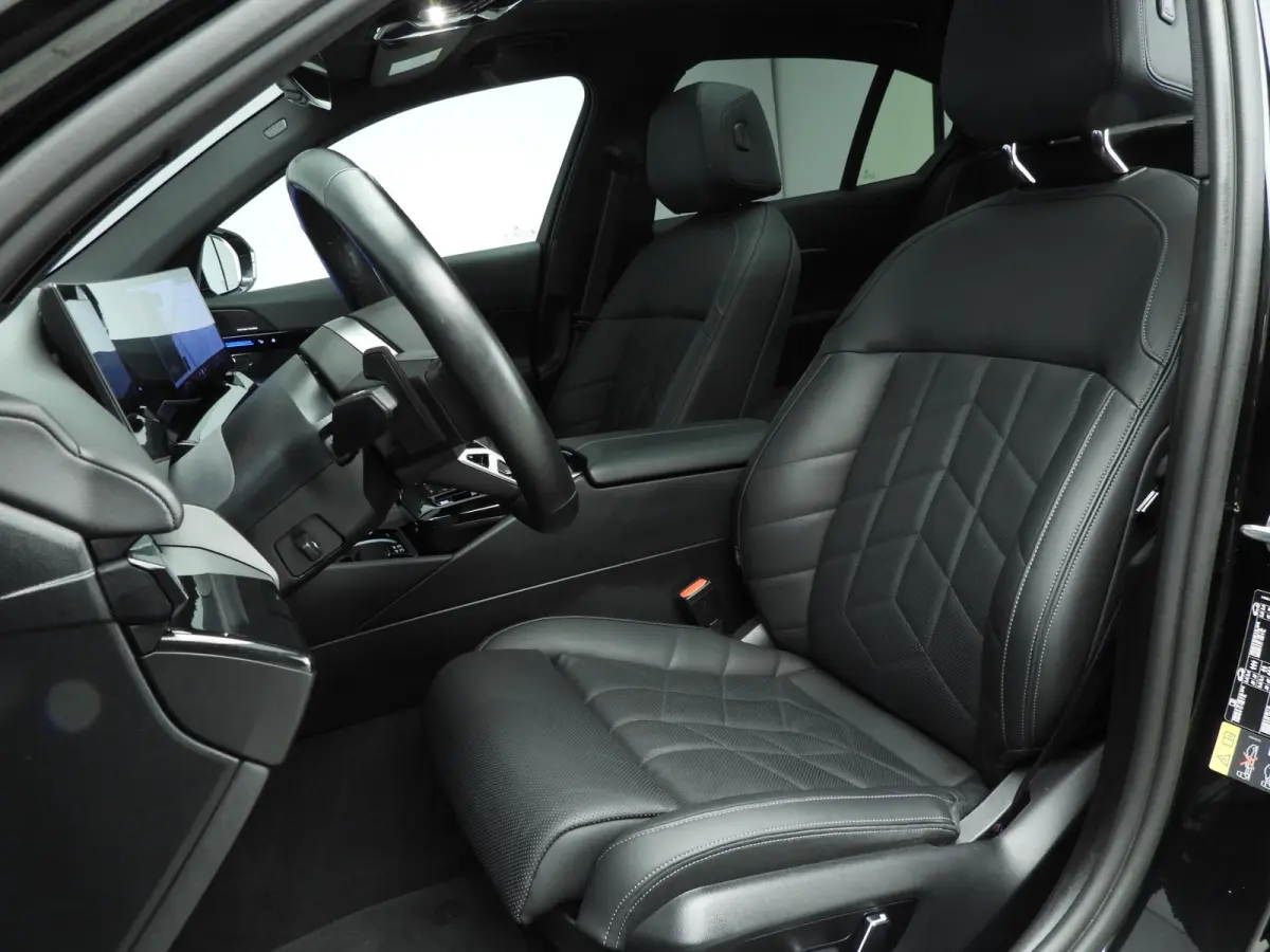 530e | M-Sportpakket | LED | HUD | SOH 98% | Active cruise | Panoramadak | Comfortzetels | DAB | Harman-kardon sound | Alu 21 inch