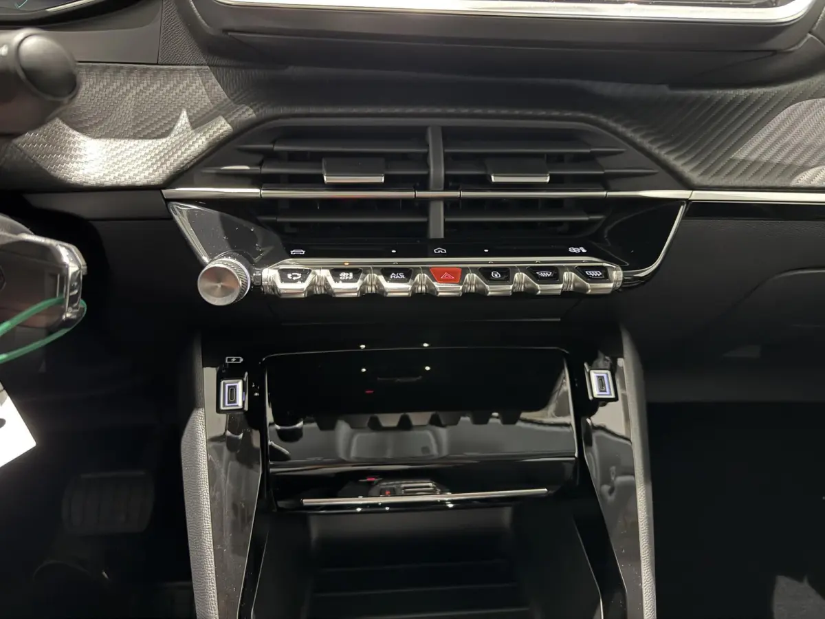 1.2 Hybrid 110 e-DCS6 Allure | APPLE CARPLAY & ANDROID AUTO | CAMERA | DEMO AUTO |