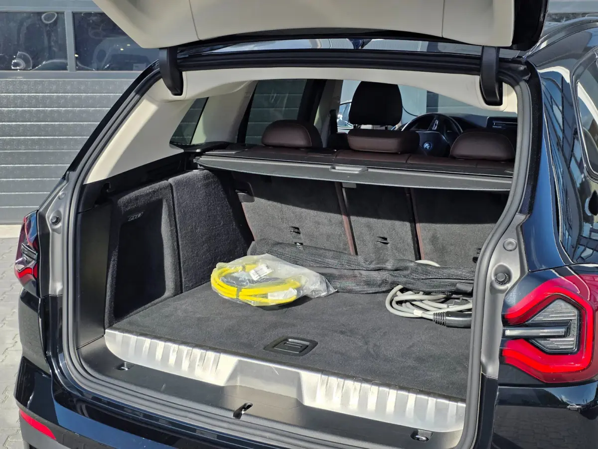 XDrive30e Business Edition Plus | LEDER | TREKHAAK | 20 INCH | LASER | STOELVERWARMING | CAMERA