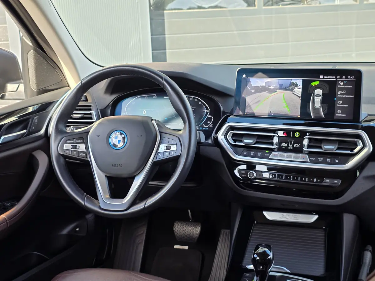 XDrive30e Business Edition Plus | LEDER | TREKHAAK | 20 INCH | LASER | STOELVERWARMING | CAMERA