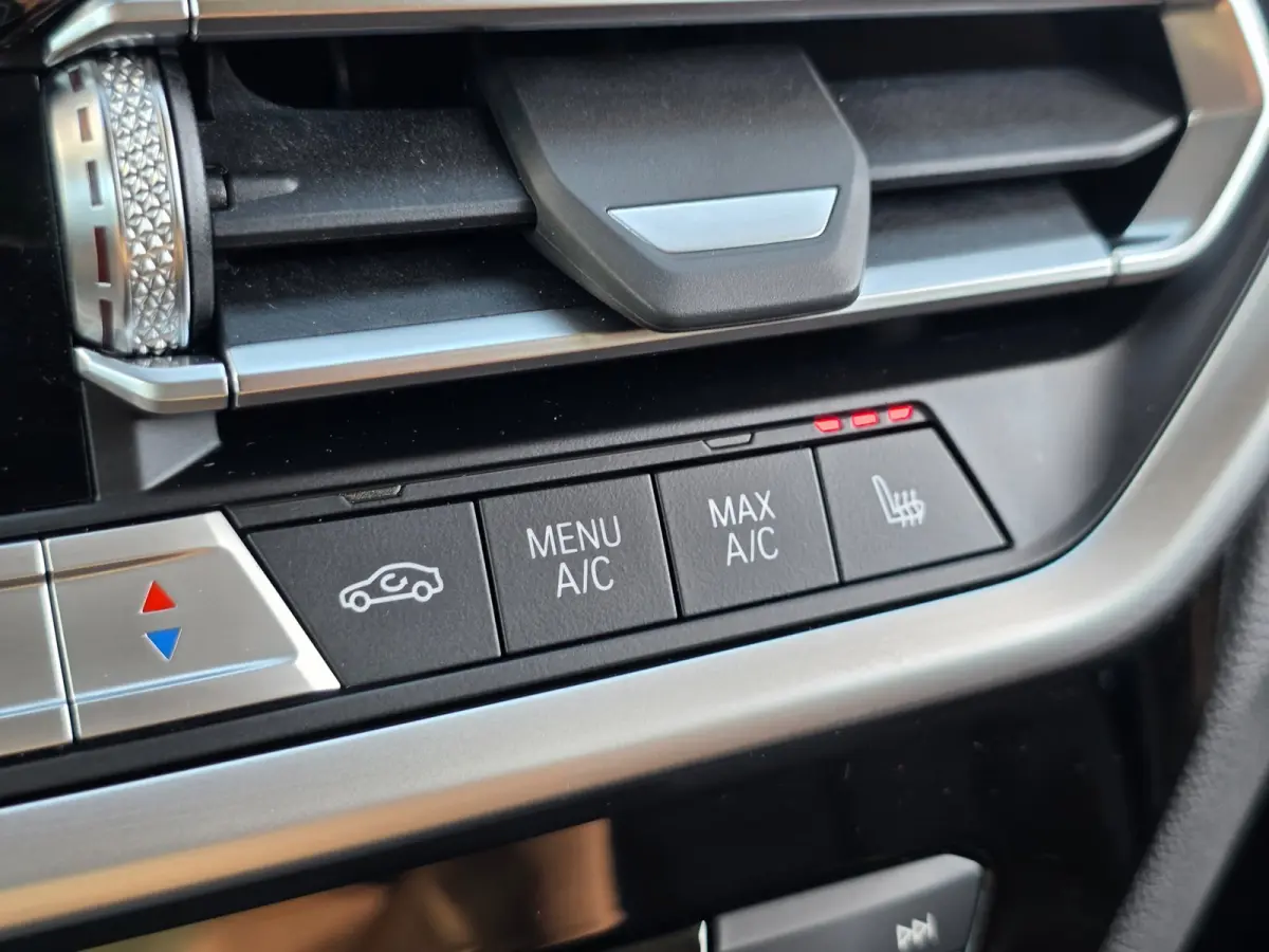 XDrive30e Business Edition Plus | LEDER | TREKHAAK | 20 INCH | LASER | STOELVERWARMING | CAMERA