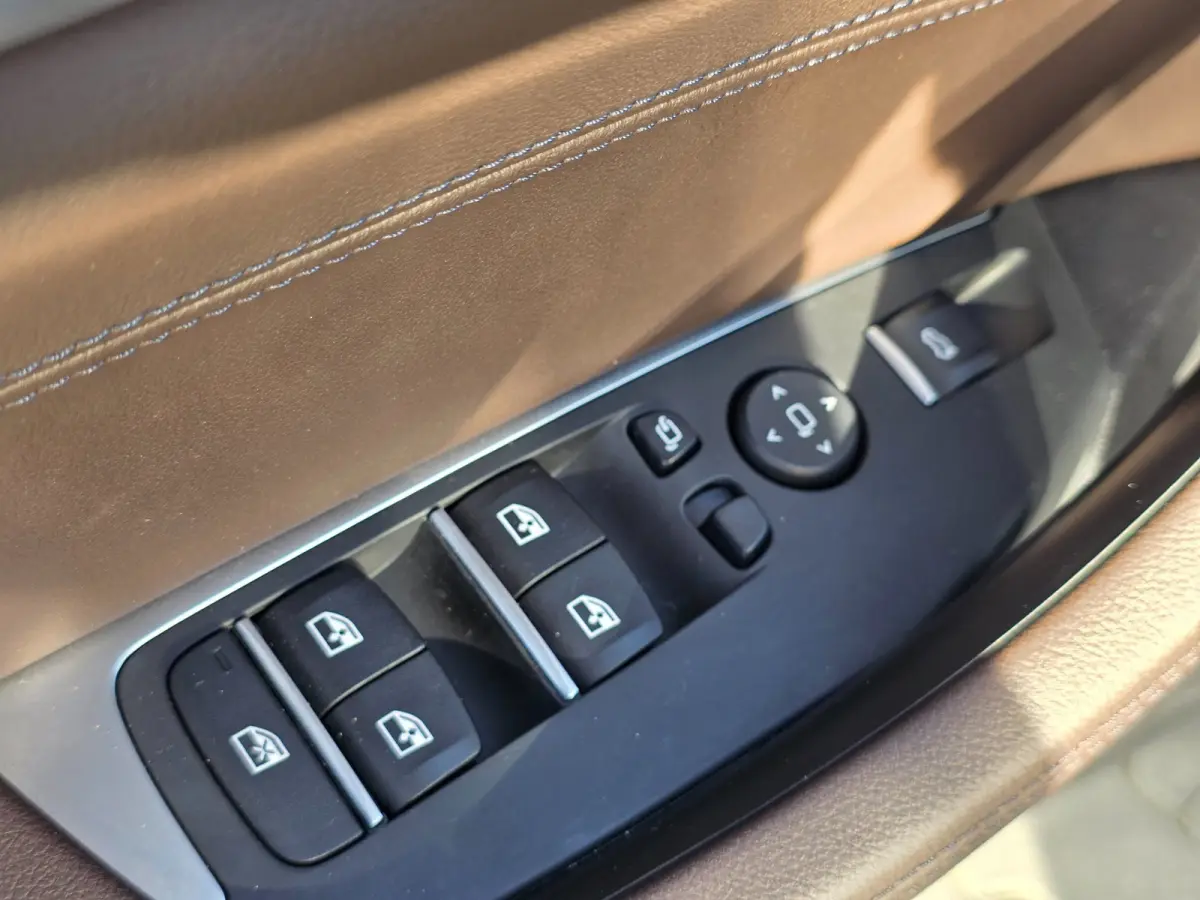XDrive30e Business Edition Plus | LEDER | TREKHAAK | 20 INCH | LASER | STOELVERWARMING | CAMERA
