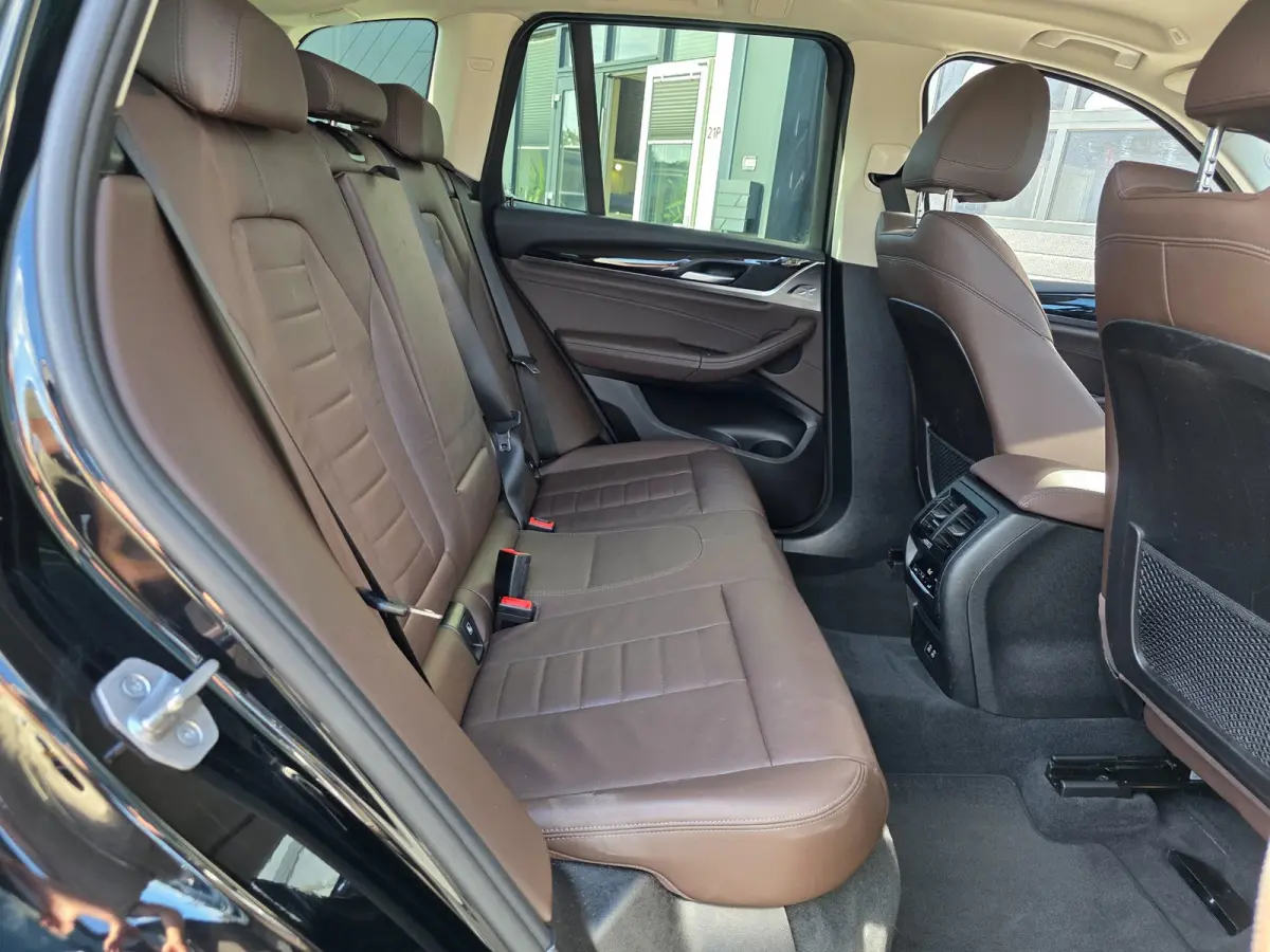 XDrive30e Business Edition Plus | LEDER | TREKHAAK | 20 INCH | LASER | STOELVERWARMING | CAMERA