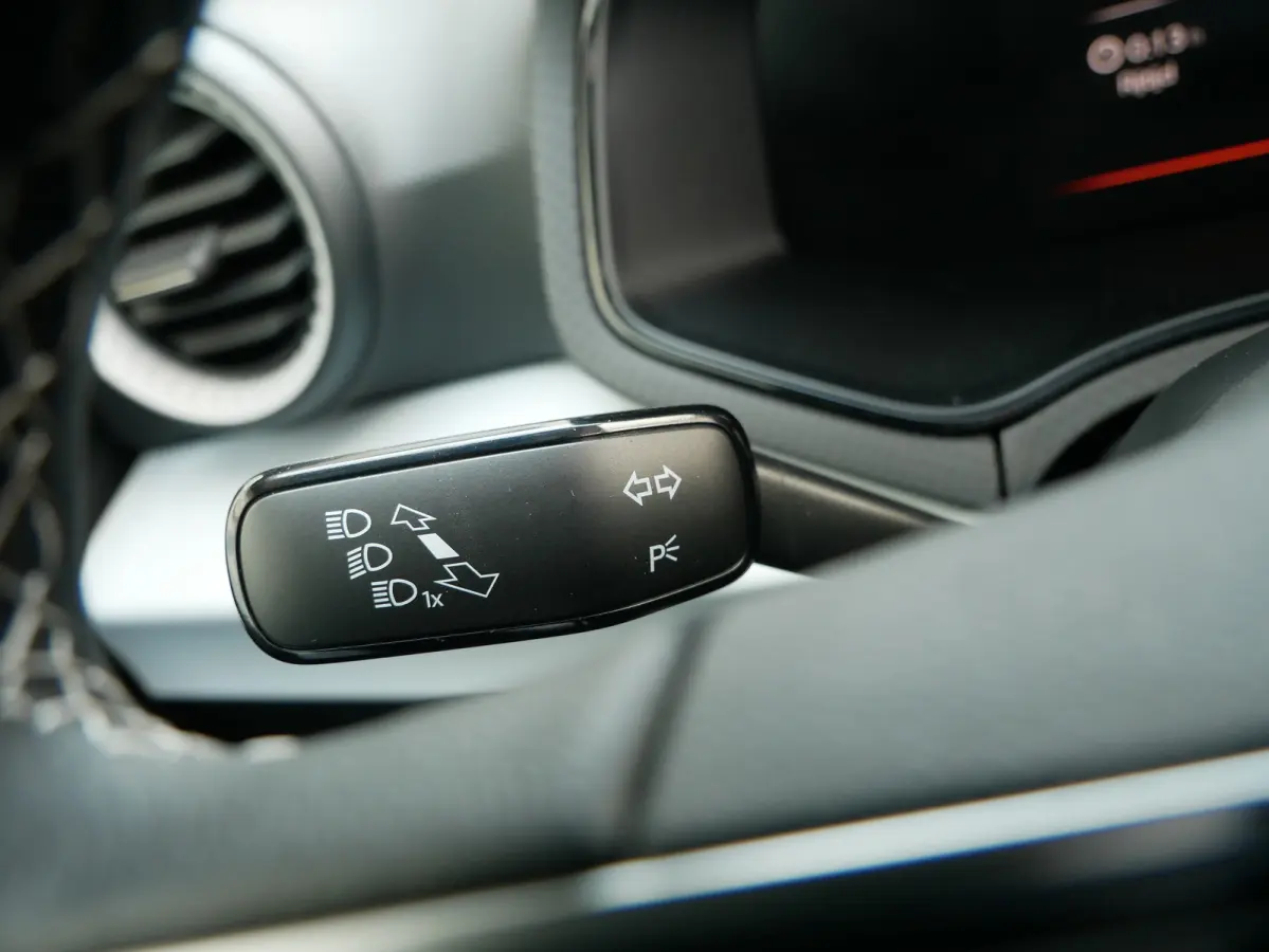 Style | Automatisch dimmende binnenspiegel | Buitenspiegels elektrisch verstelbaar | Koplampverlichting LED
