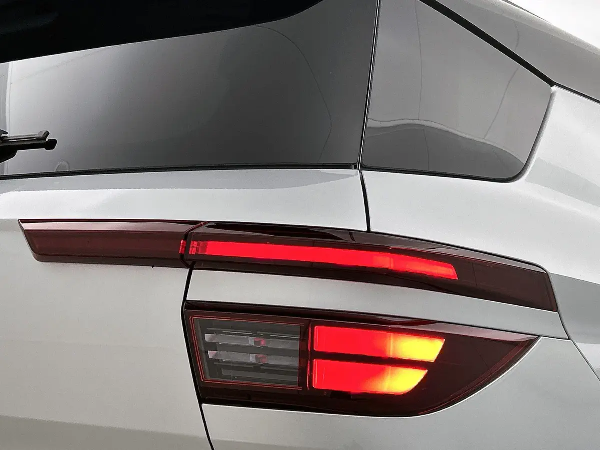 1.2 145pk Hybrid GS 7p. Automaat | Dakrails | Navigatie | Climate Control | Cruise Control | Achteruitrijcamera | LED | 17" Lichtmetalen Velgen | Dodehoekdetectie | Verwarmbare Voorstoelen/S