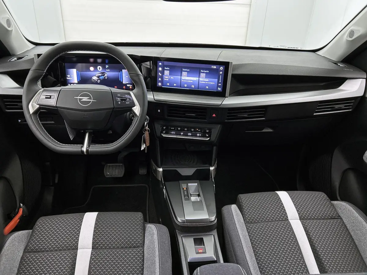 1.2 145pk Hybrid GS 7p. Automaat | Dakrails | Navigatie | Climate Control | Cruise Control | Achteruitrijcamera | LED | 17" Lichtmetalen Velgen | Dodehoekdetectie | Verwarmbare Voorstoelen/S