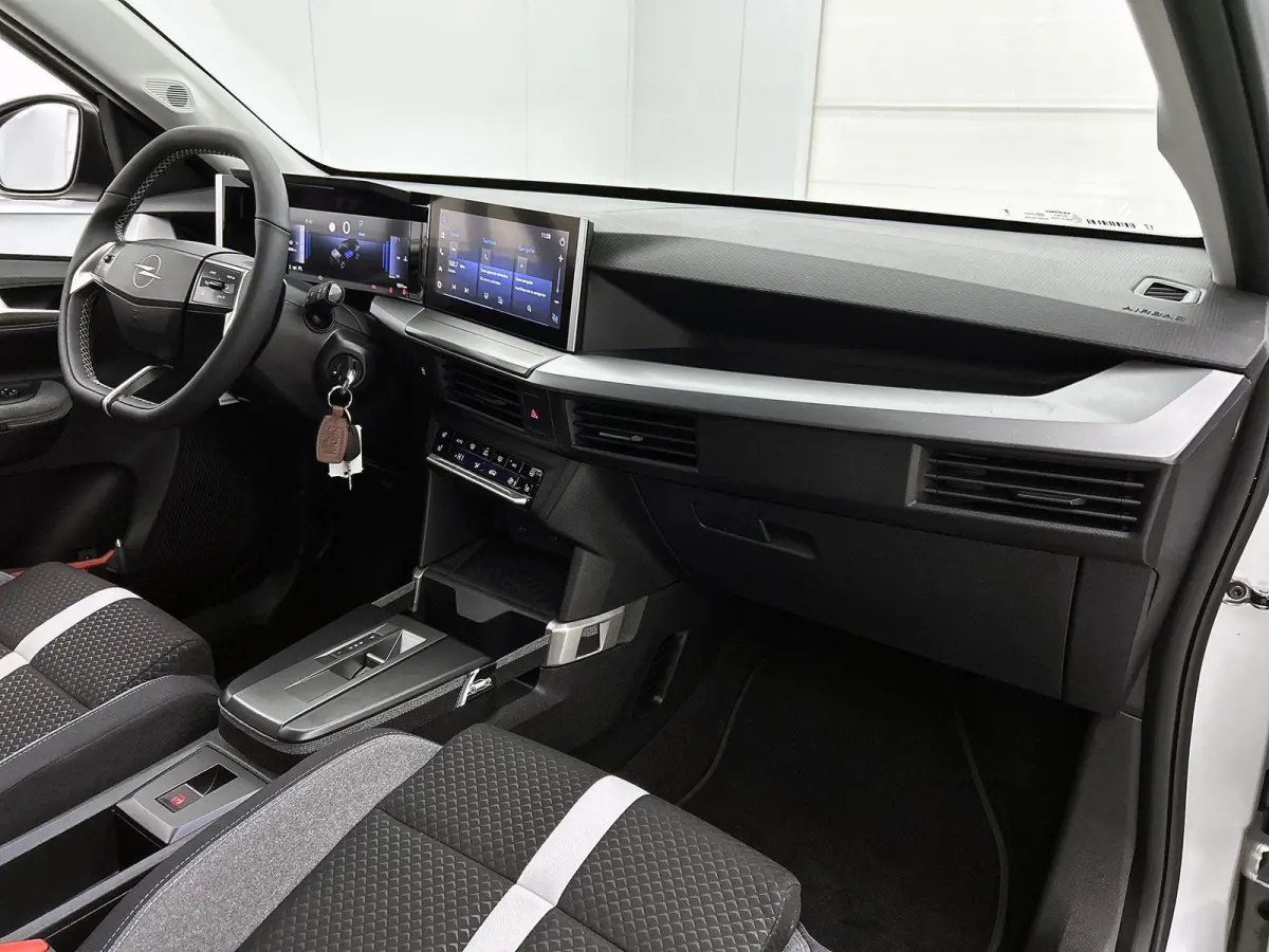 1.2 145pk Hybrid GS 7p. Automaat | Dakrails | Navigatie | Climate Control | Cruise Control | Achteruitrijcamera | LED | 17" Lichtmetalen Velgen | Dodehoekdetectie | Verwarmbare Voorstoelen/S