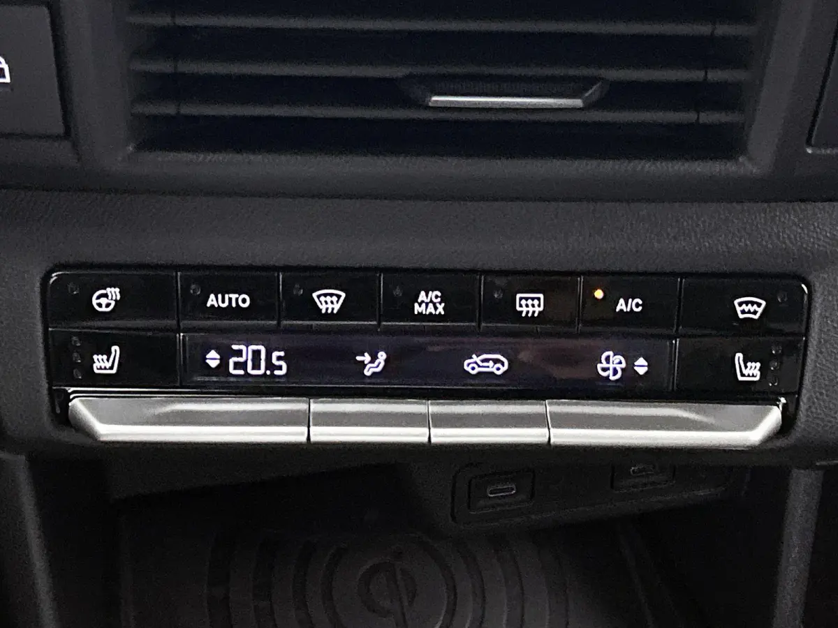 1.2 145pk Hybrid GS 7p. Automaat | Dakrails | Navigatie | Climate Control | Cruise Control | Achteruitrijcamera | LED | 17" Lichtmetalen Velgen | Dodehoekdetectie | Verwarmbare Voorstoelen/S