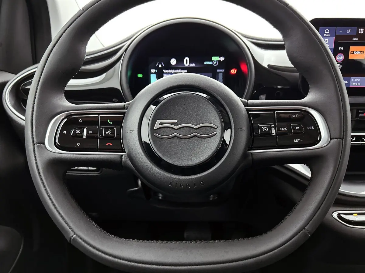 118pk Urban 42 kWh Automaat | Apple Carplay/Android Auto | Dodehoekdetectie | Camera | Climate Control | Cruise Control | Parkeersensoren Voor + Achter |