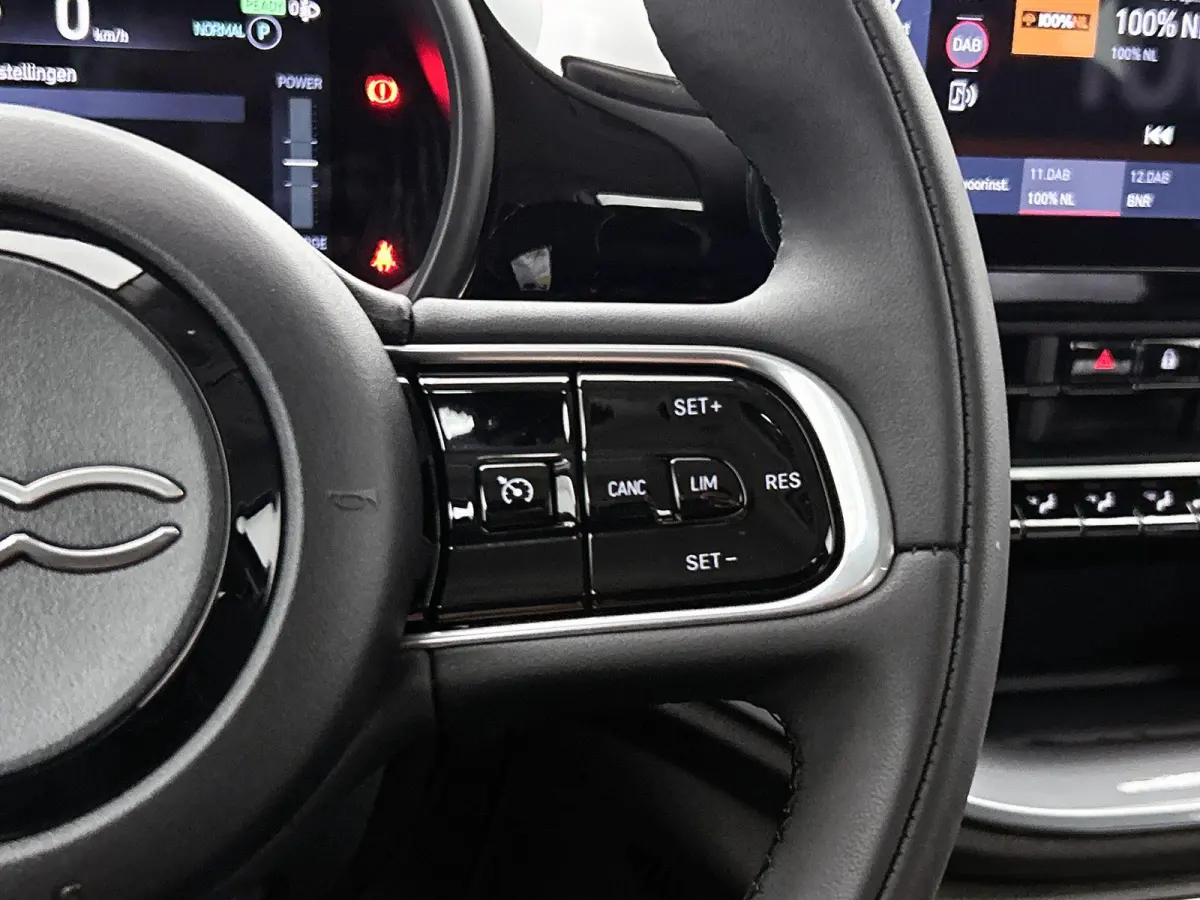118pk Urban 42 kWh Automaat | Apple Carplay/Android Auto | Dodehoekdetectie | Camera | Climate Control | Cruise Control | Parkeersensoren Voor + Achter |