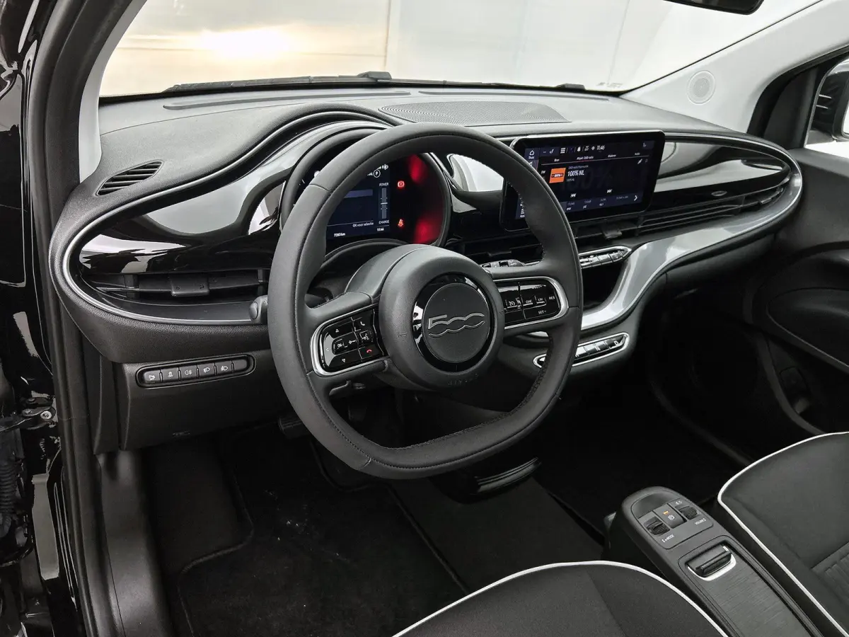 118pk Urban 42 kWh Automaat | Apple Carplay/Android Auto | Dodehoekdetectie | Camera | Climate Control | Cruise Control | Parkeersensoren Voor + Achter |