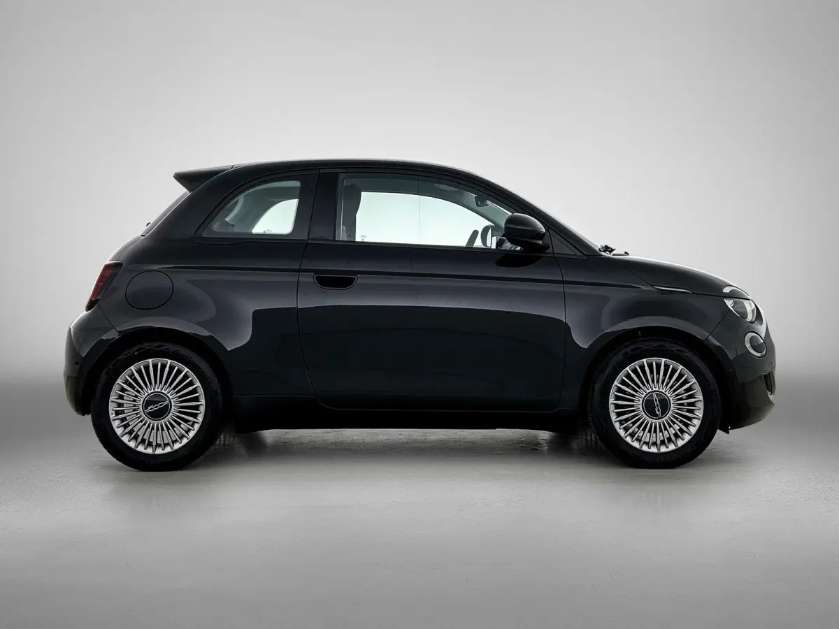 118pk Urban 42 kWh Automaat | Apple Carplay/Android Auto | Dodehoekdetectie | Camera | Climate Control | Cruise Control | Parkeersensoren Voor + Achter |