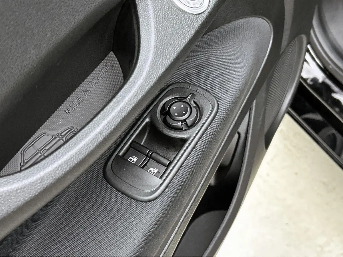 118pk Urban 42 kWh Automaat | Apple Carplay/Android Auto | Dodehoekdetectie | Camera | Climate Control | Cruise Control | Parkeersensoren Voor + Achter |