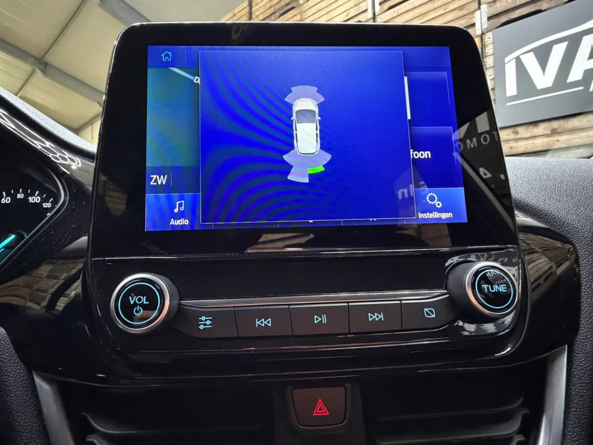 1.0 EcoBoost Titanium Navigatie, Cruise control, 4 seizoenen banden