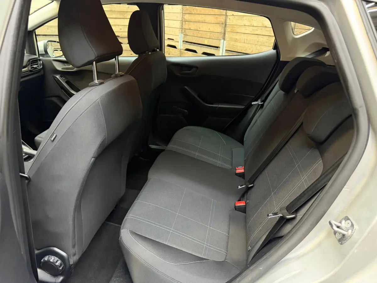 1.0 EcoBoost Titanium Navigatie, Cruise control, 4 seizoenen banden