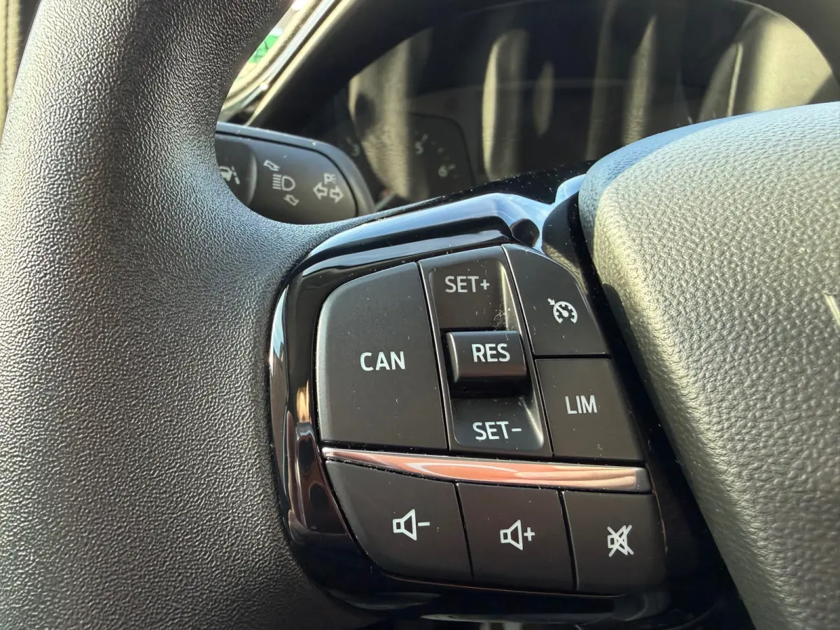 1.0 EcoBoost Titanium Navigatie, Cruise control, 4 seizoenen banden