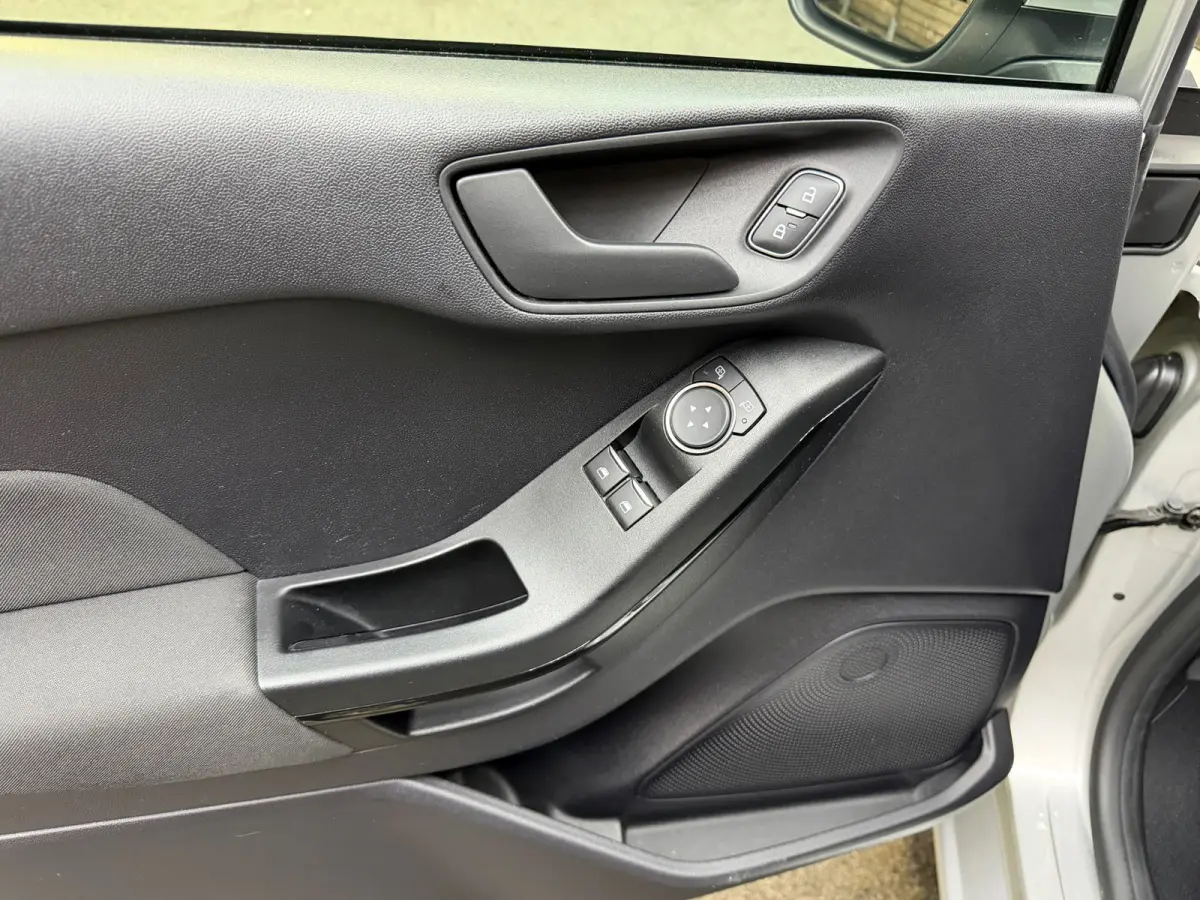 1.0 EcoBoost Titanium Navigatie, Cruise control, 4 seizoenen banden