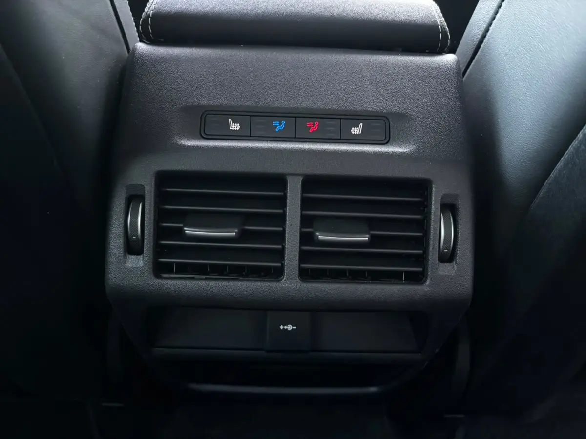 P300e 1.5 R-Dynamic HSE 56715KM|KEYLESS|LEDER|CARPLAY|STOELVER|CAMERA