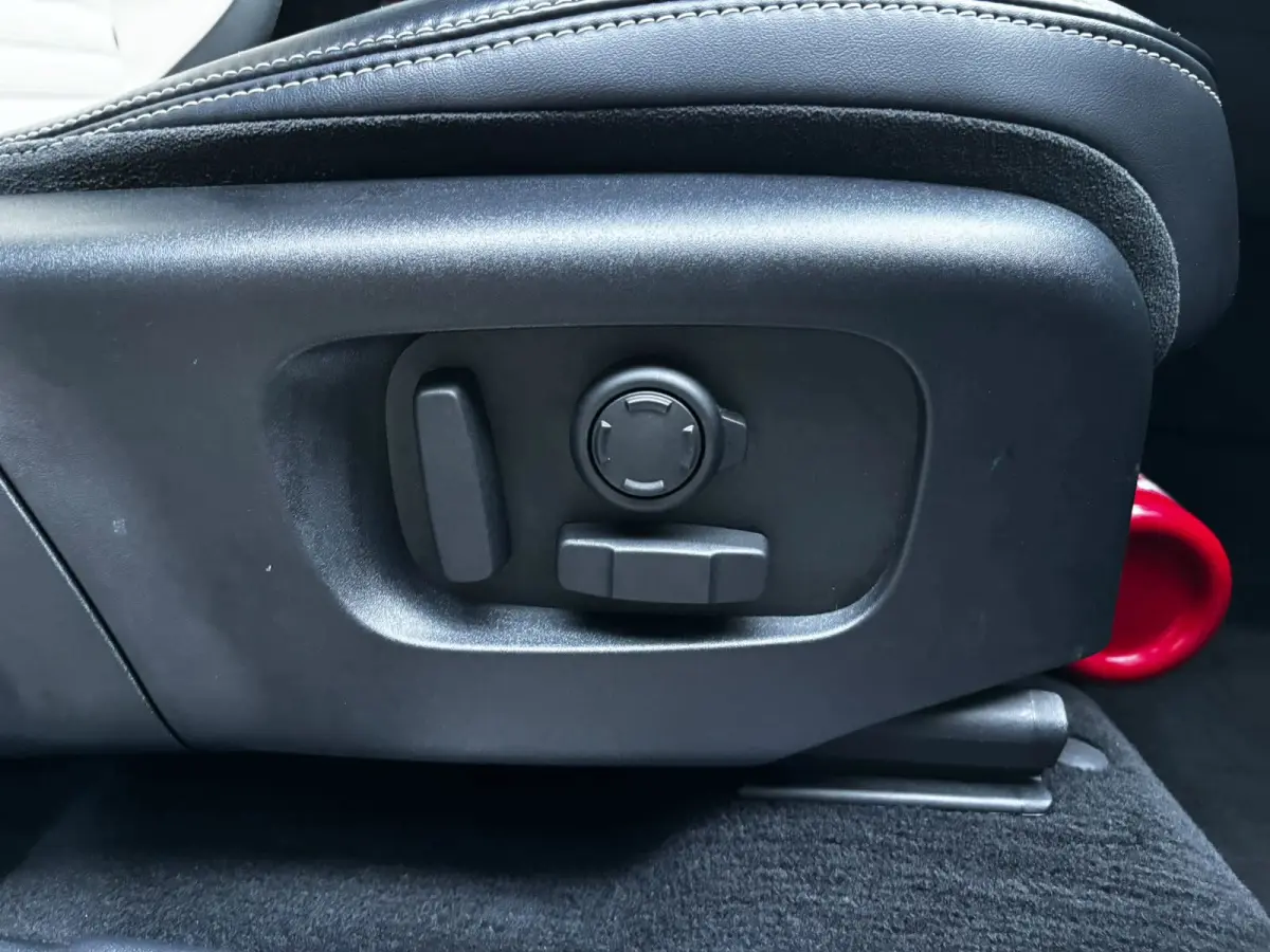 P300e 1.5 R-Dynamic HSE 56715KM|KEYLESS|LEDER|CARPLAY|STOELVER|CAMERA