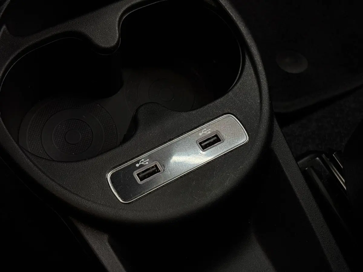 1.0 Hybrid Club | Airco | Apple Carplay/Android Auto | Parkeersensoren
