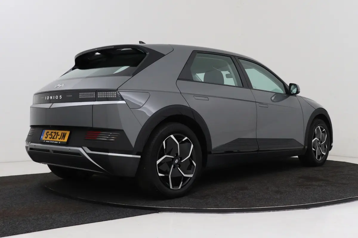 Style 58 kWh | Trekhaak | 96.5% SOH | Camera | CarPlay | Stuur-/Stoelverwarming | Climate Control |