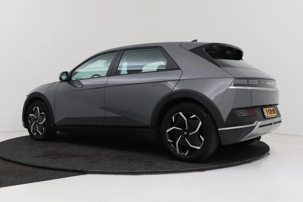 Style 58 kWh | Trekhaak | 96.5% SOH | Camera | CarPlay | Stuur-/Stoelverwarming | Climate Control |