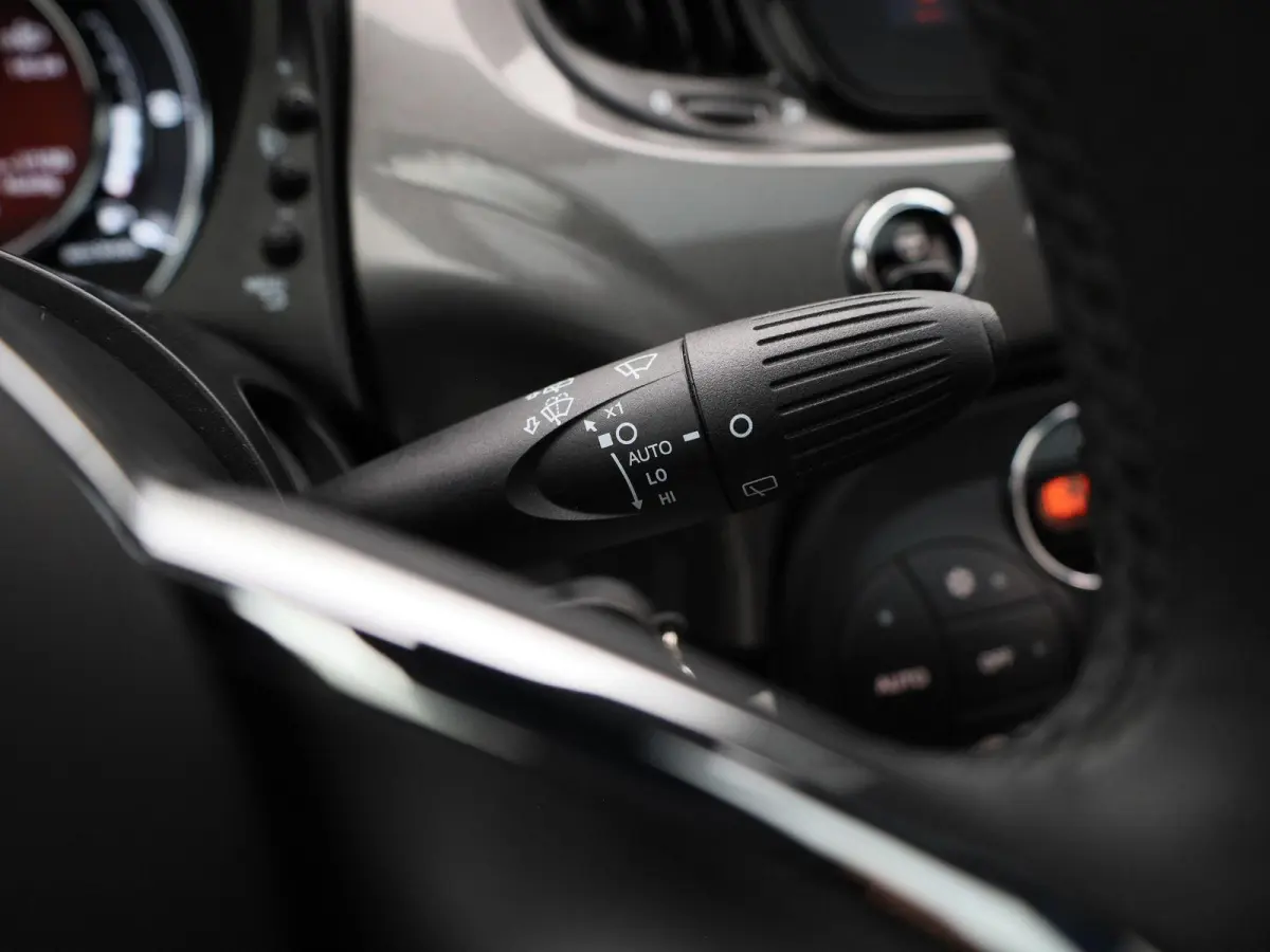 1.0 Hybrid Dolcevita | Panoramadak | Climate control | Apple Carplay/Android Auto | LMV  16" |