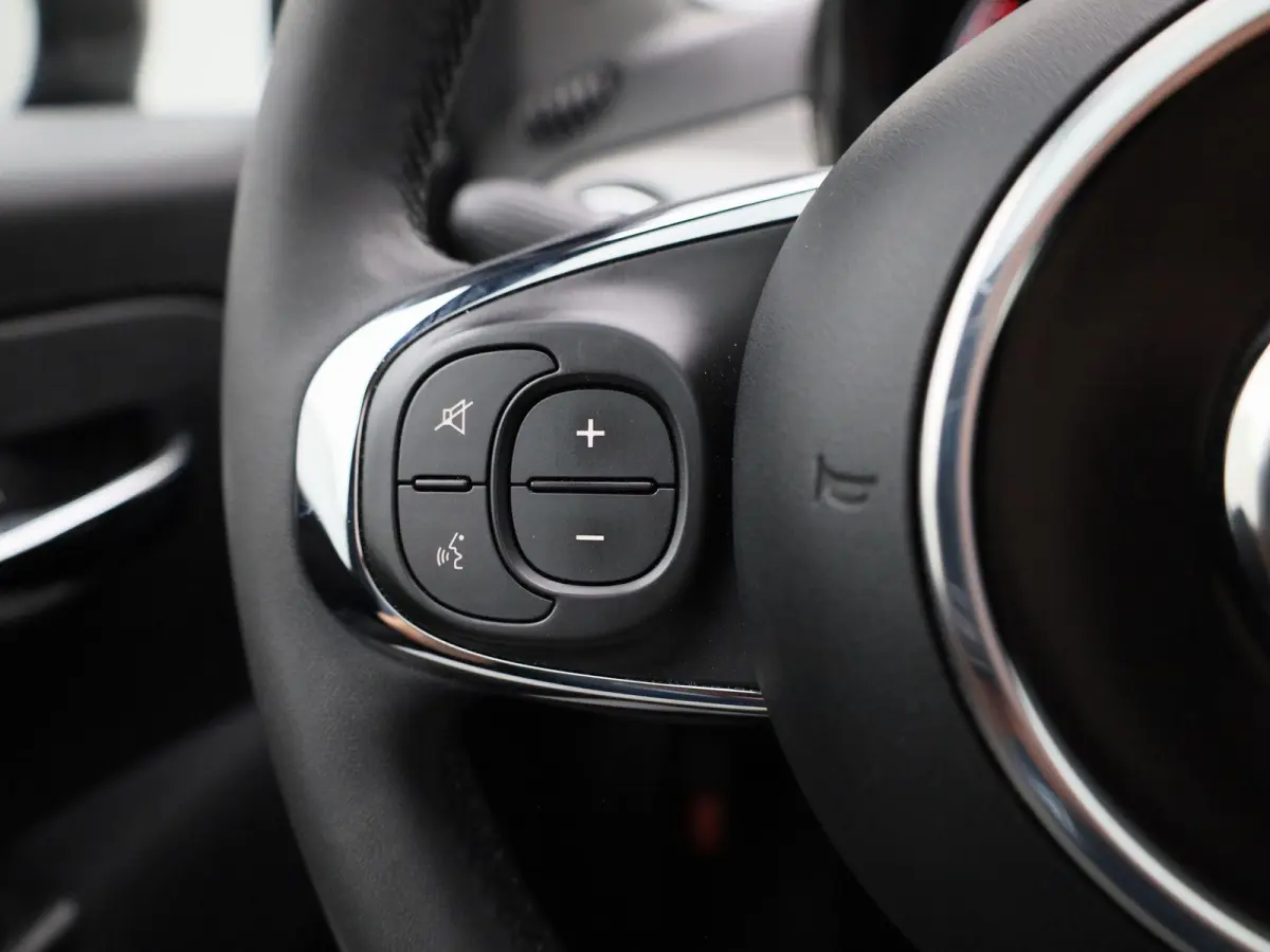 1.0 Hybrid Dolcevita | Panoramadak | Climate control | Apple Carplay/Android Auto | LMV  16" |