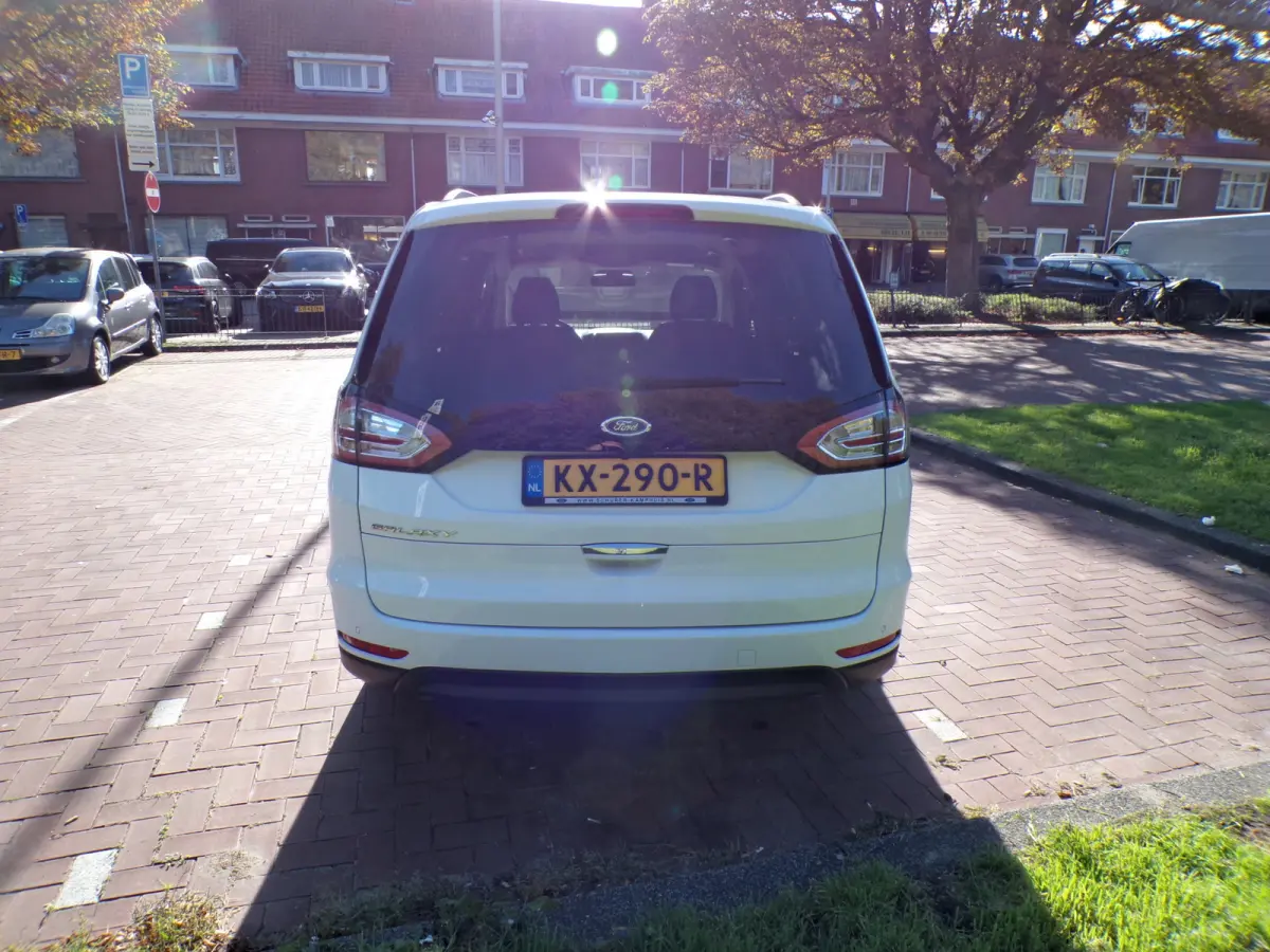 1.5 Titanium 7 PERSOONS..... 1E EIGENAAR,,,CAMERA NAV TEL CRUISECONT.....